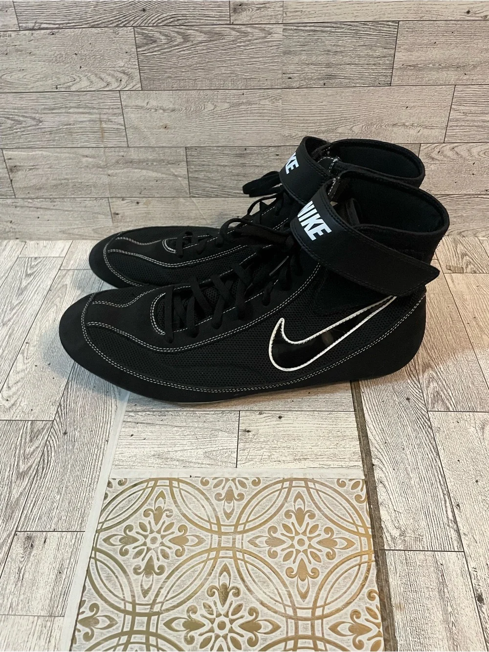 Nike Black and White Men’s High-Top Athletic wrestling Shoes men size 14